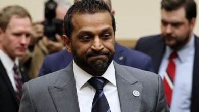 El director del FBI Kash Patel despidió al agente para mostrar el orgullo de la bandera como se informó.
