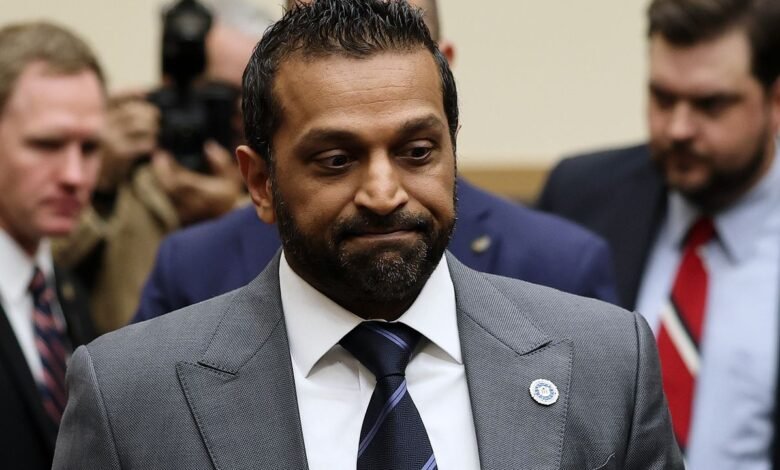El director del FBI Kash Patel despidió al agente para mostrar el orgullo de la bandera como se informó.