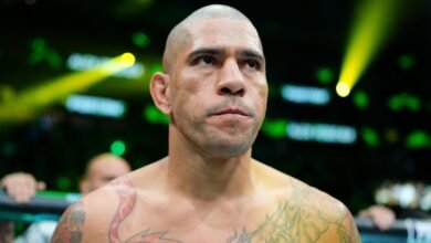Alex Pereira vence a Magomed Ankalaev por TKO Round 1 para reclamar el título en UFC 320