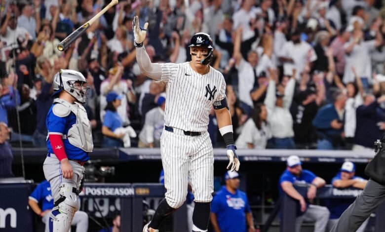 Aaron Judge elogiado por los fanáticos de la MLB como Clutch HR ayuda a los Yankees a la fuerza de Alds G4 vs. Blue Jays Aaron Judge elogiado por los fanáticos de la MLB como Clutch HR ayuda a los Yankees a la fuerza de Alds G4 vs. Blue Jays
