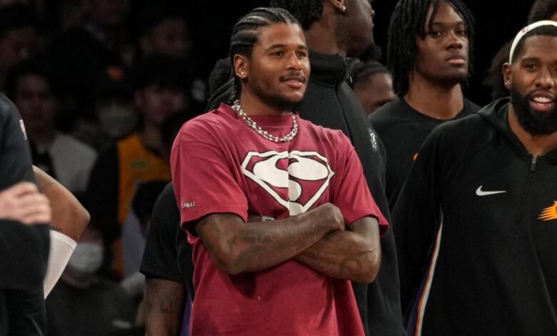 Jalen Green sufrió una lesión en el tendón de la corva en el primer partido de la temporada de la NBA de los Suns contra los Kings Jalen Green sufrió una lesión en el tendón de la corva en el primer partido de la temporada de la NBA de los Suns contra los Kings