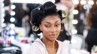 Angel Reese y Suni Lee hacen historia en el desfile de Victoria’s Secret a través de un vídeo