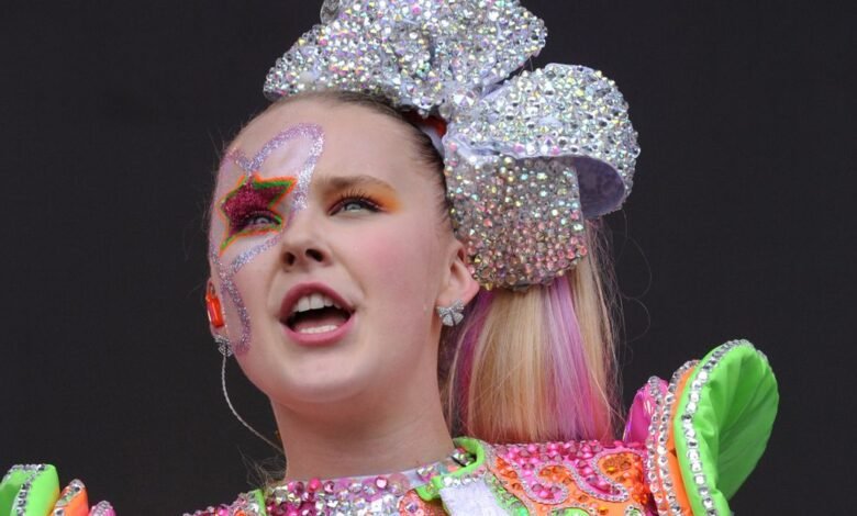 JoJo Sewa Cruel detiene el concierto para lanzar el ventilador encima del foque
