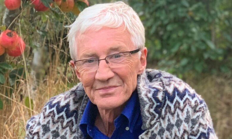 La tumba de Paul O’Gradi tiene una lápida hasta el final, más de dos años después de la muerte del ícono de la televisión