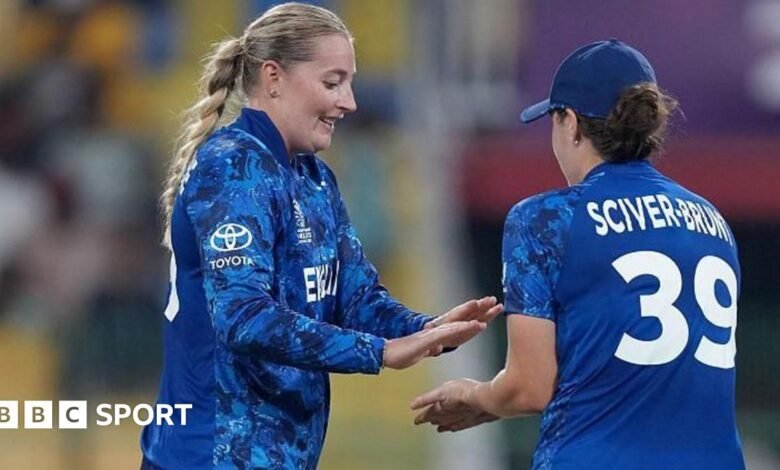 Nat Sciver-Brunt y Sophie Ecclestone realizaron actuaciones destacadas mientras India y Australia entrelazaban su peso. Nat Sciver-Brunt y Sophie Ecclestone realizaron actuaciones destacadas mientras India y Australia entrelazaban su peso.