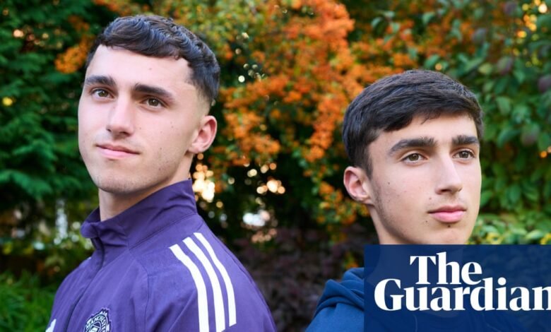 Los hermanos Scanlon: del equipo de fútbol primario de Midlands a compañeros de Gibraltar | Gibraltar Los hermanos Scanlon: del equipo de fútbol primario de Midlands a compañeros de Gibraltar | Gibraltar