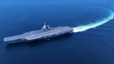 El portaaviones chino se superpone a la Marina de los EE. UU.