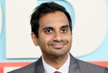 Aziz Ansari dijo que tenía un teléfono plegable y no tenía correo electrónico.