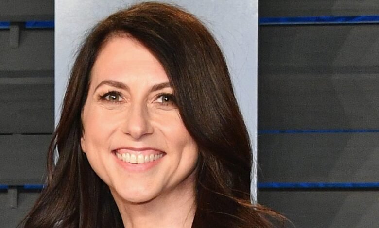 MacKenzie Scott continúa donando millones a diversas organizaciones benéficas. MacKenzie Scott continúa donando millones a diversas organizaciones benéficas.