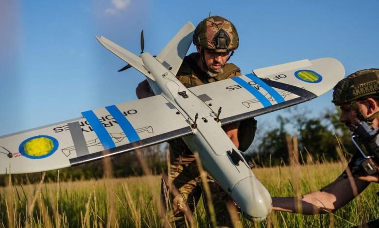 La batalla de guerra electrónica de Ucrania requiere que los pilotos de drones organicen rutas seguras.