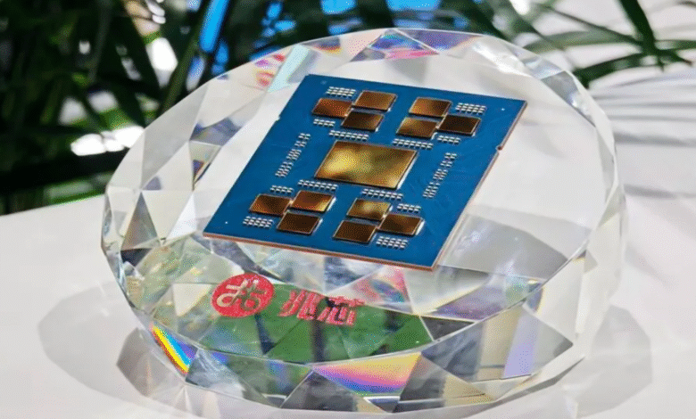 Zhaoxin de China acaba de revelar una enorme CPU de 96 núcleos que se parece mucho a los monstruosos chips EPYC de AMD