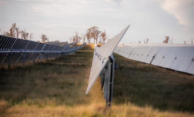 Un enorme proyecto solar compromete un millón de paneles para su reciclaje y reutilización al final de su vida útil, incluso antes de que entren en funcionamiento. Un enorme proyecto solar compromete un millón de paneles para su reciclaje y reutilización al final de su vida útil, incluso antes de que entren en funcionamiento.
