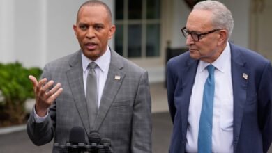 Durante la Casa Blanca, Hakeem Jeffries vio el sombrero ‘Trump 2028’ y le preguntó a JD Vance ‘oye, tu hermano, ¿has tenido un problema con esto?’