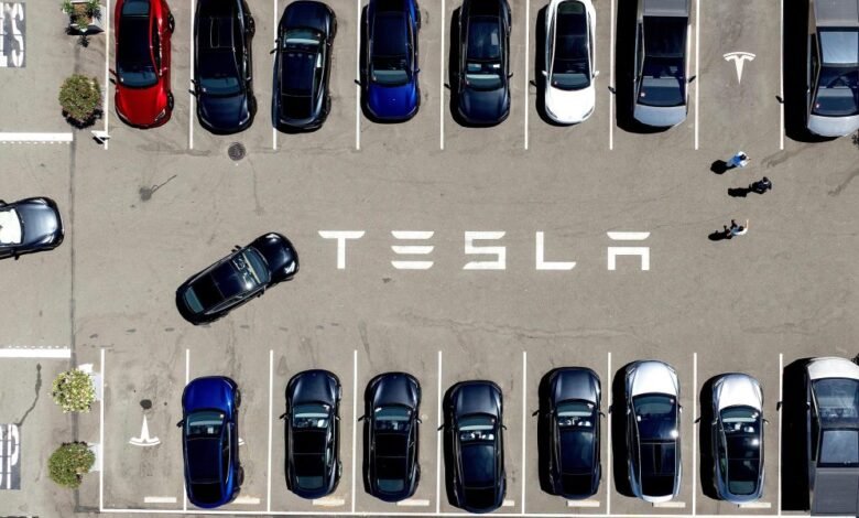 Caso: Tesla diseñó junto a los estudiantes universitarios en el interior, mientras explotó como una llama.