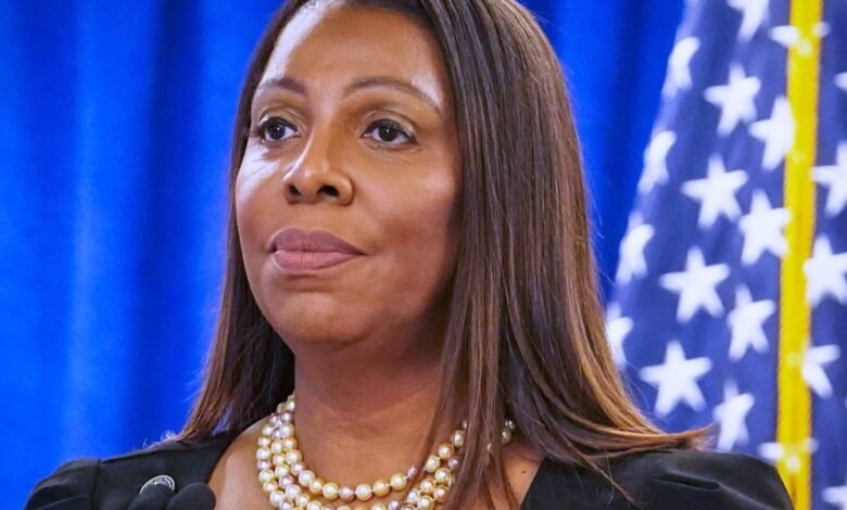 La fiscal general de Nueva York, Letitia James, acusada en una investigación de fraude hipotecario