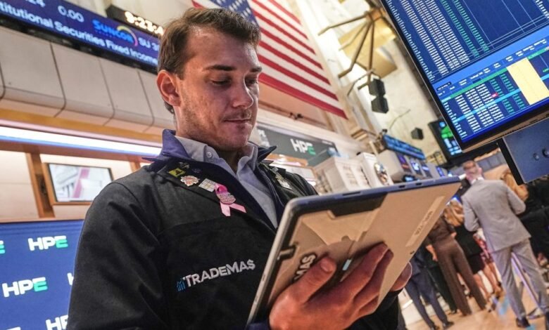 Las acciones estadounidenses caen mientras las ganancias de los bancos medianos preocupan a los operadores sobre el estado subyacente de la economía Las acciones estadounidenses caen mientras las ganancias de los bancos medianos preocupan a los operadores sobre el estado subyacente de la economía