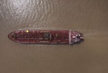 Los transportistas de petróleo enfrentan altas tarifas después de los gravámenes portuarios de China
