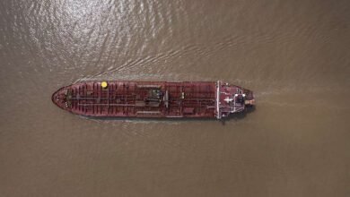 Los transportistas de petróleo enfrentan altas tarifas después de los gravámenes portuarios de China