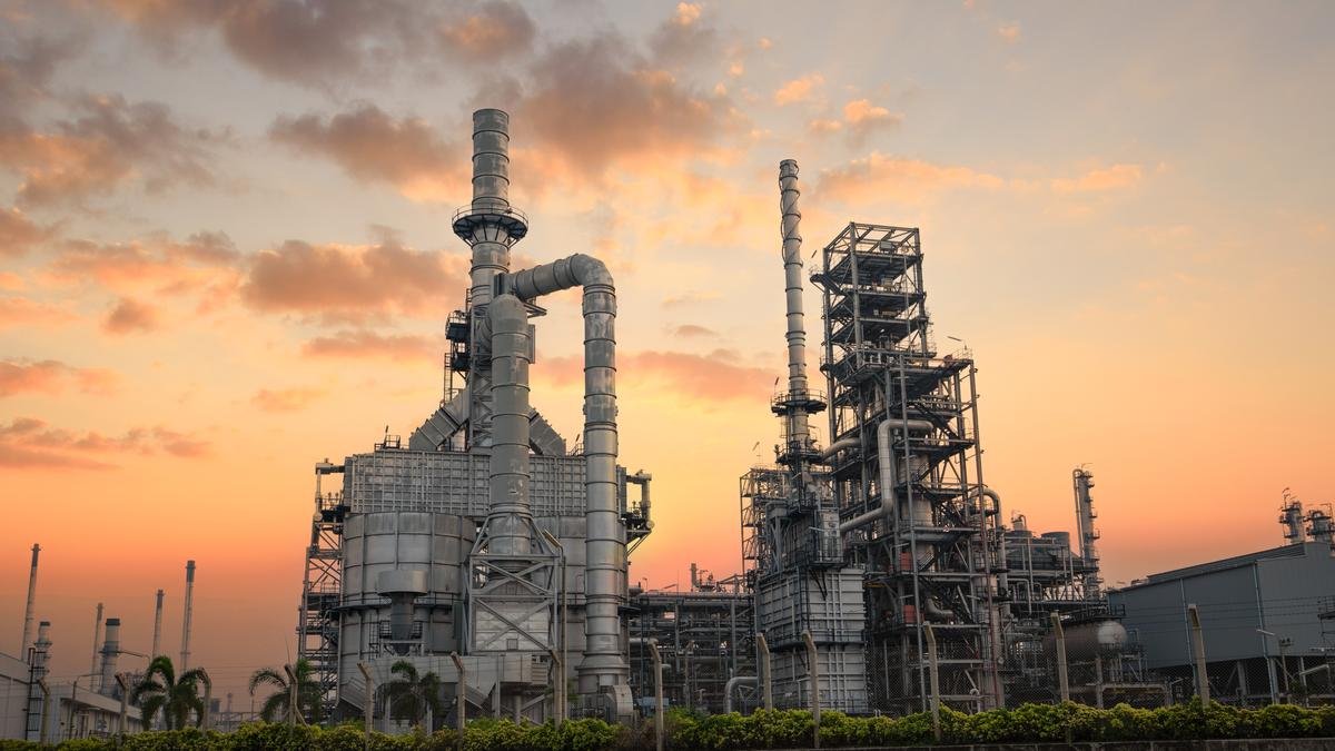 El crecimiento en la actividad de ocho sectores principales se desacelera al mínimo de tres meses del 3% en septiembre de 2025