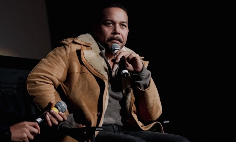Brandon Harris envuelto en la función Sofmore (exclusivo) Brandon Harris envuelto en la función Sofmore (exclusivo)