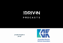 El podcast Driven: V2G, FSD y retrasos de despliegue