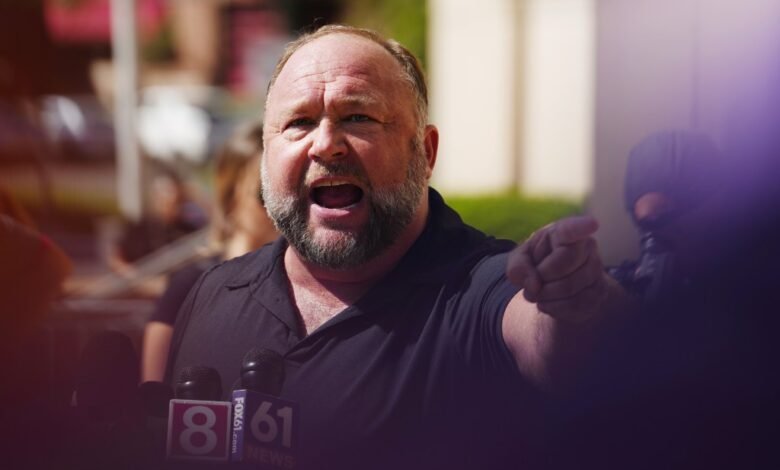 La Corte Suprema rechazó la solicitud de Sandy Hook Roy de Alex Jones La Corte Suprema rechazó la solicitud de Sandy Hook Roy de Alex Jones