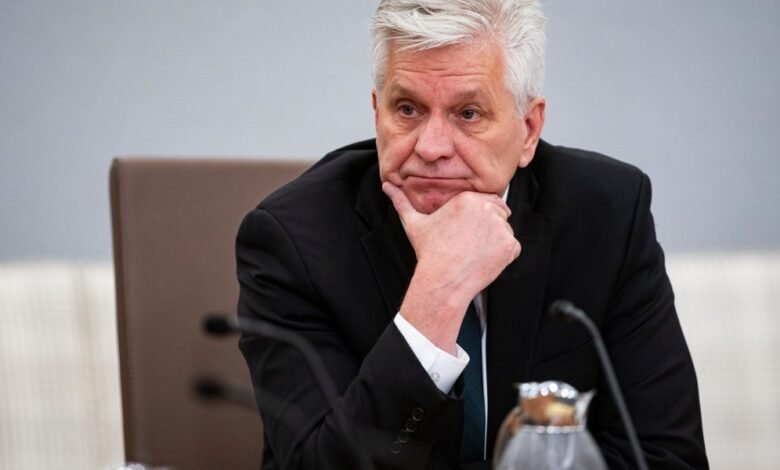 Chris Waller, de la Reserva Federal, dice que tiene una “gran entrevista” para suceder a Jerome Powell y que el mercado laboral es “débil” y “no le va muy bien” Chris Waller, de la Reserva Federal, dice que tiene una “gran entrevista” para suceder a Jerome Powell y que el mercado laboral es “débil” y “no le va muy bien”