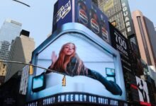 El CEO de American Eagle defiende la campaña de Sydney Sweeney: ‘No puedes huir del miedo. Estamos detrás de lo que hicimos ‘