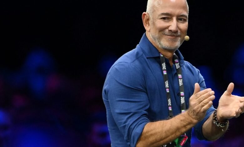 Jeff Bezos está de acuerdo con Sam Altman de Openai: estamos en una burbuja de IA. Pero el fundador de Amazon dice que los beneficios serán ‘gigantescos’ Jeff Bezos está de acuerdo con Sam Altman de Openai: estamos en una burbuja de IA. Pero el fundador de Amazon dice que los beneficios serán ‘gigantescos’