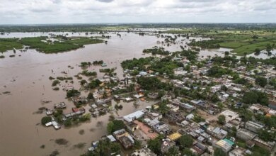 Maharashtra anuncia un paquete de ayuda para inundaciones de 31.628 millones de rupias, pero los agricultores exigen la exención del préstamo