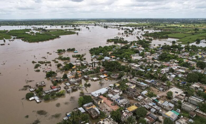 Maharashtra anuncia un paquete de ayuda para inundaciones de 31.628 millones de rupias, pero los agricultores exigen la exención del préstamo