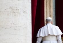 El Papa pide a la gente ser más humanos