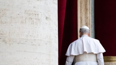 El Papa pide a la gente ser más humanos