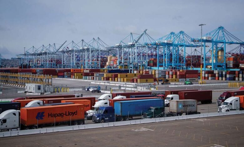 Los volúmenes de contenedores de puerto permanecen fuertes durante agosto