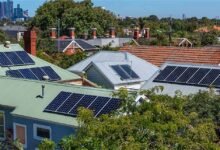 La energía solar en los tejados se lleva la mayor parte del almuerzo de los generadores de carbón, ya que los reembolsos por baterías domésticas alcanzan los 89.000 dólares