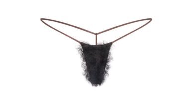 SKIMS de Kim Kardashian vende Posh Thongs por 32 dólares y las lesbianas tienen ideas