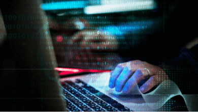 Informe, revise, proteja: los tres pasos para las experiencias en línea más seguras con Scambusters