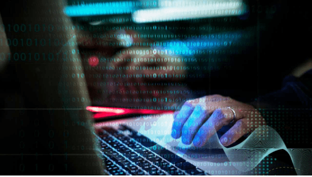 Informe, revise, proteja: los tres pasos para las experiencias en línea más seguras con Scambusters