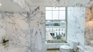 Trump publicó dos docenas de fotos del cambio de imagen del baño de Lincoln Trump publicó dos docenas de fotos del cambio de imagen del baño de Lincoln