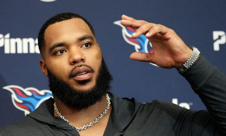 Según los informes, Jeffery Simmons detuvo la práctica de los Titans para criticar a Latham por un mal esfuerzo. Según los informes, Jeffery Simmons detuvo la práctica de los Titans para criticar a Latham por un mal esfuerzo.