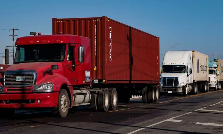 Trump dice que los aranceles estadounidenses sobre las importaciones de camiones pesados ​​para comenzar el 1 de noviembre