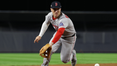 Alex Bregman optó por salirse de su contrato con los Medias Rojas y entró en la agencia libre de la MLB, según los informes.