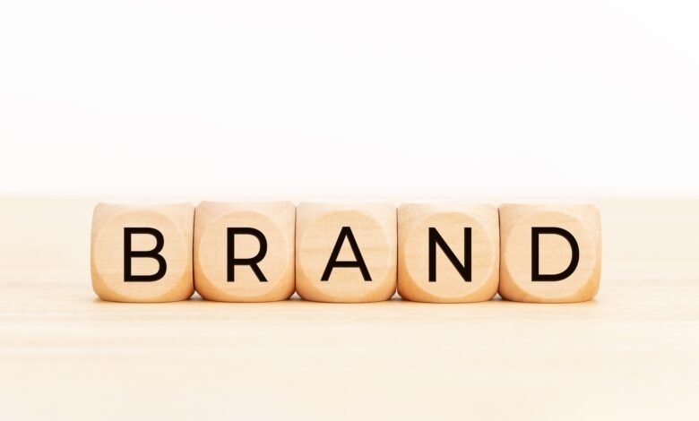 La primera aplicación de diseño de la marca para actualizar la identidad comercial.