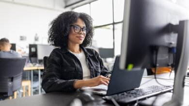 Advertencia a los 21 MILLONES de británicos que tienen solo unas horas para actualizar su computadora portátil o corren el riesgo de que los piratas informáticos vacíen sus cuentas bancarias.