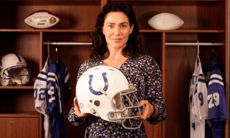 Dentro del ascenso de Carlie Irsay-Gordon como propietaria de los Colts y el ritual único del día del juego Dentro del ascenso de Carlie Irsay-Gordon como propietaria de los Colts y el ritual único del día del juego