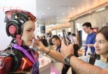 Cabezas incorpóreas, masajes robóticos y piel artificial: dentro de una exposición china que ofrece una escalofriante ventana al futuro