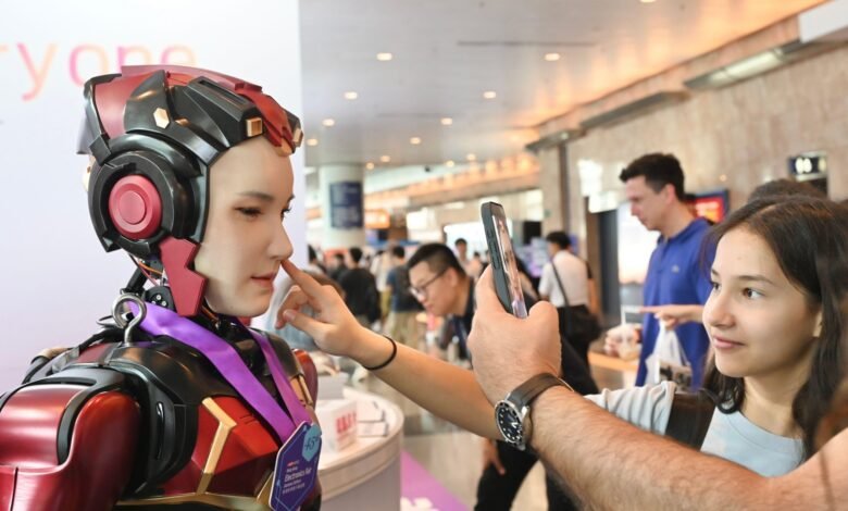 Cabezas incorpóreas, masajes robóticos y piel artificial: dentro de una exposición china que ofrece una escalofriante ventana al futuro Cabezas incorpóreas, masajes robóticos y piel artificial: dentro de una exposición china que ofrece una escalofriante ventana al futuro