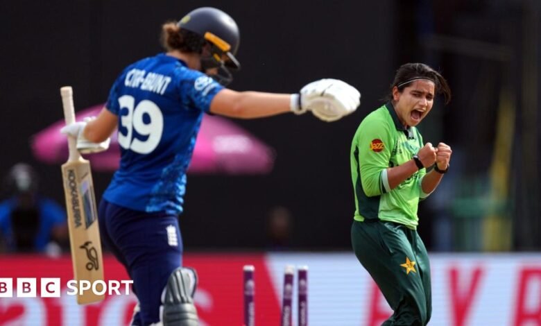 Copa Mundial Femenina 2025: la lluvia salva a Inglaterra de una sorprendente derrota ante Pakistán