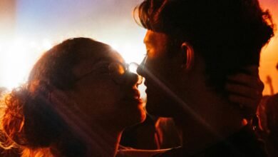 4 d.C. Ella siempre se enamora de los hombres mínimos. 4 d.C. Ella siempre se enamora de los hombres mínimos.