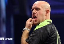 Gran Premio Mundial de Dardos: Michael van Gerwen derrotado pero Luke Littler gana el thriller